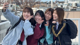 smuw040【もも＆ひまり＆みなみ＆あかり@裏垢J】前田美波｜白石もも｜皆瀬あかり｜逢月ひまり エロGIF 1